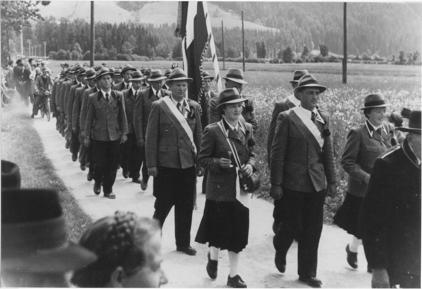 1952_Ellmauer Heimkehrer mit Kommandant Johann Moser