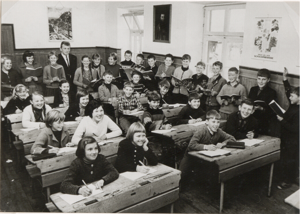 1967-00-00  03325
VS-Ellmau - 5.Klasse 1966/67
Die 5. Klasse mit Lehrer Peter Moser.
Foto: J.Schellhorn