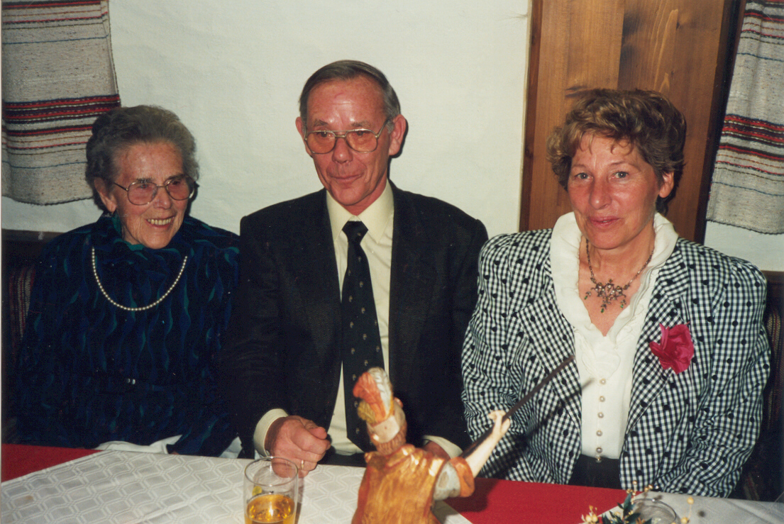 1990_60er-Georg-Winkler-mit-Mutter-und-Gattin-Maria