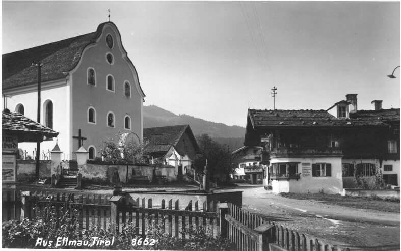 Dorfplatz mit Brunnen 1935