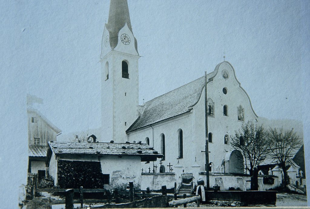 Dorfplatz um 1900