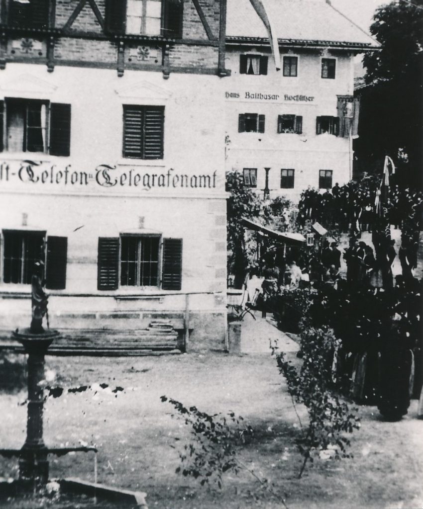 Florianibrunnen vor Gasthof Post um 1900 (2)