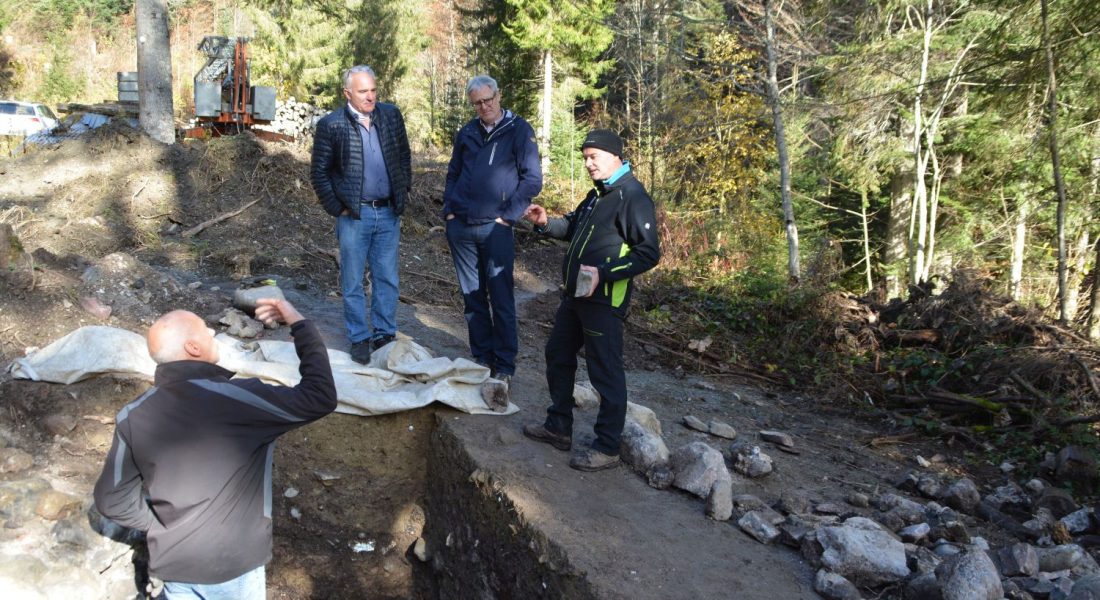 Erste Ausgrabung eines Kalkofens in Nordtirol bei Badhaus Wochenbrunn