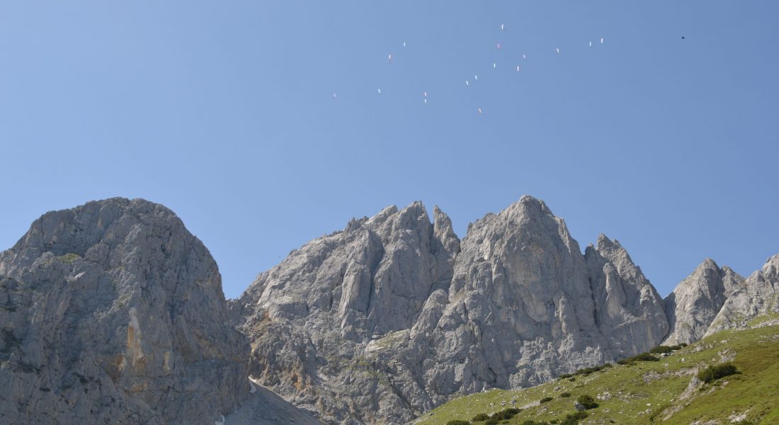 150 Jahre Turner-Alpen-Kränzchen: Jubiläumsfest auf der Gruttenhütte, Segen für Altes Gipfelkreuz Ellmauer Halt, Bergfeuer im Wilden Kaiser