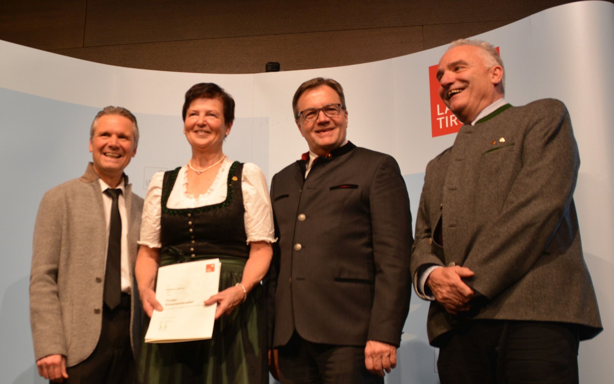 Tiroler Ehrenamtsnadel 2020_BH Christoph Platzgummer_Maria Leitner_LH Günther Platter_BM Klaus Manzl_web
